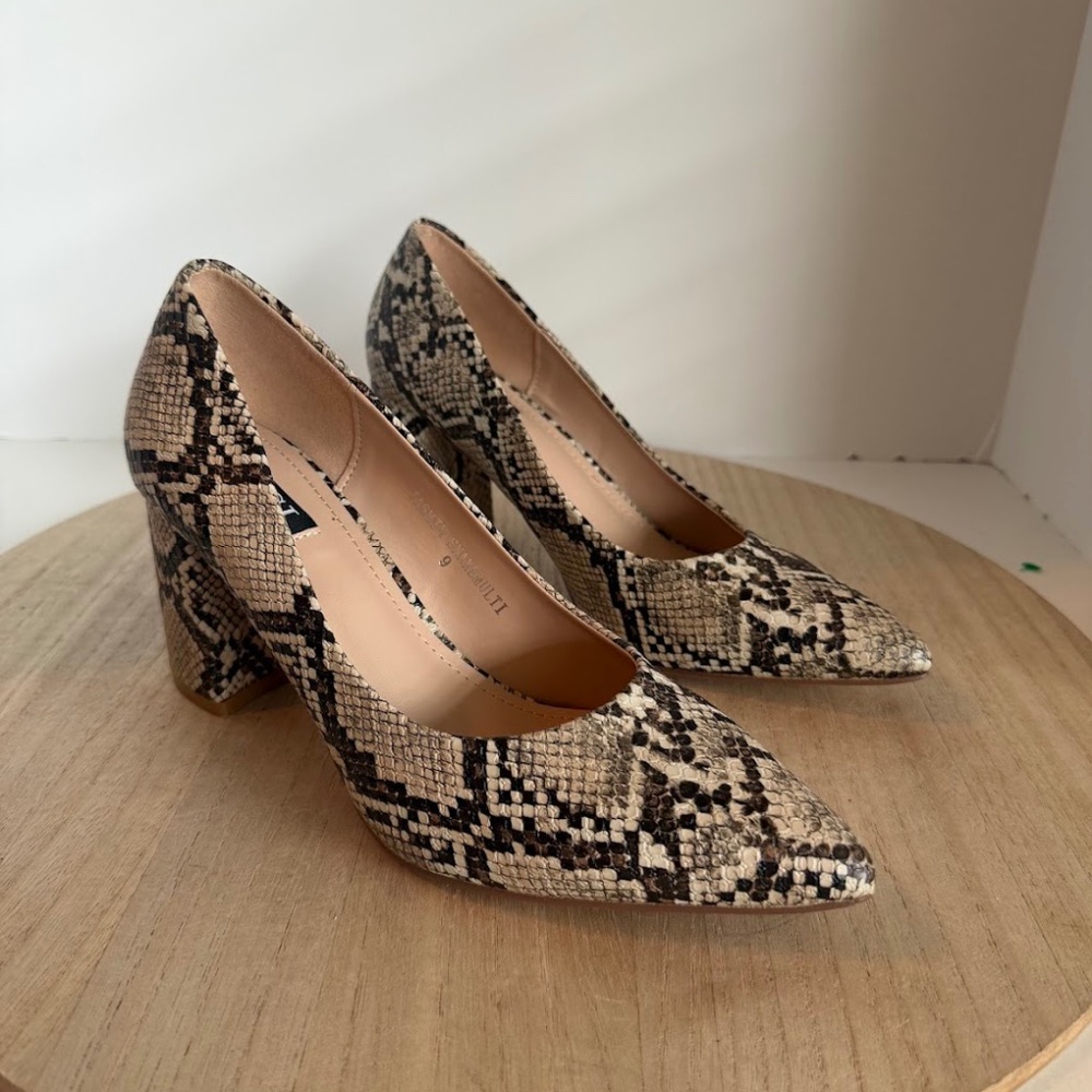 VICI Snakeskin Block Heel Pumps Women’s Size 9 Faux Leather Pointed Toe